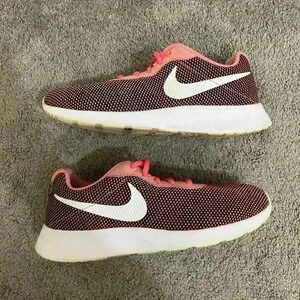 Nike pink and grey‎ athletic activewear running sneakers size 7.5